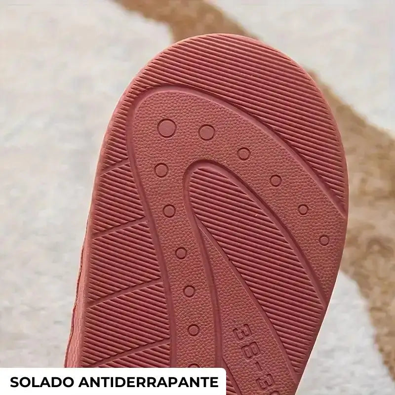 Pantufa Feminina Peluciada Antiderrapante - [BRINDE 2 Pares de Meias Aveludadas]